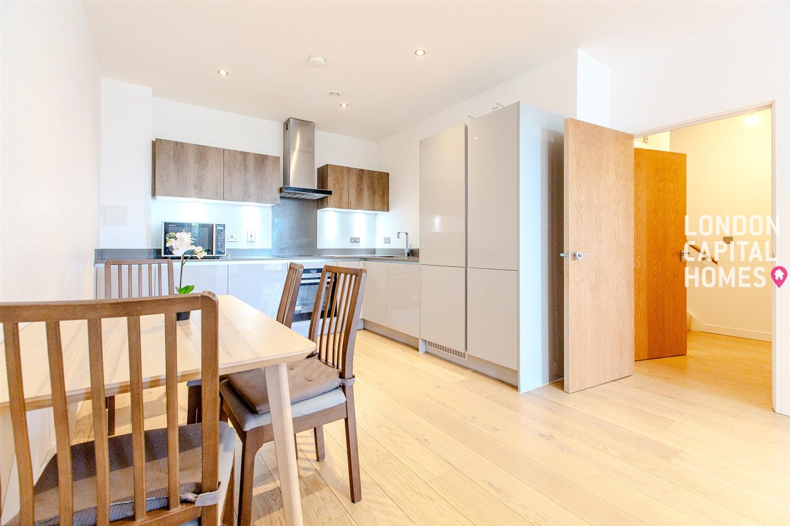 2 bed property in 16 Quebec Way, London